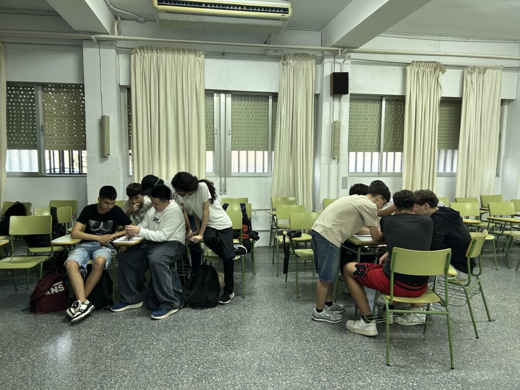 Jóvenes participando en el piloto de FutureMe